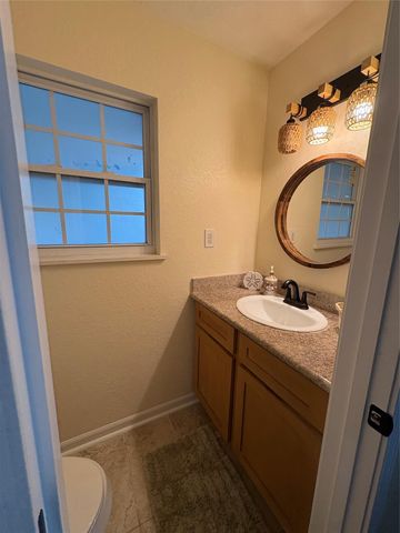 3205 Kleinmann Avenue, Galveston, TX 77551