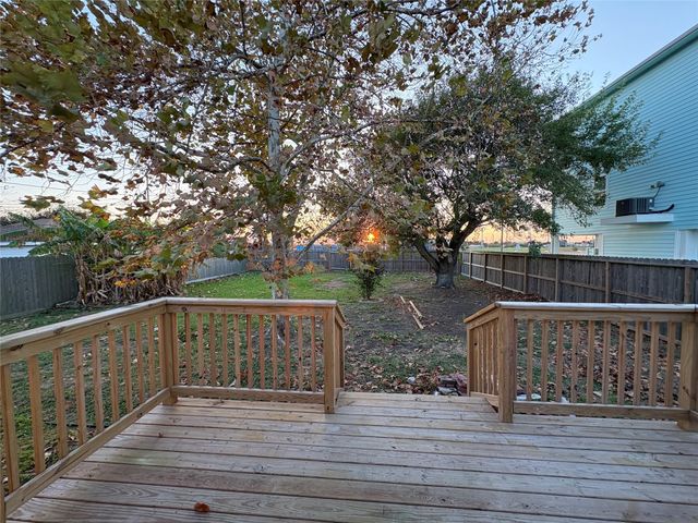 3205 Kleinmann Avenue, Galveston, TX 77551