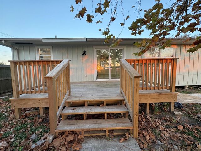 3205 Kleinmann Avenue, Galveston, TX 77551