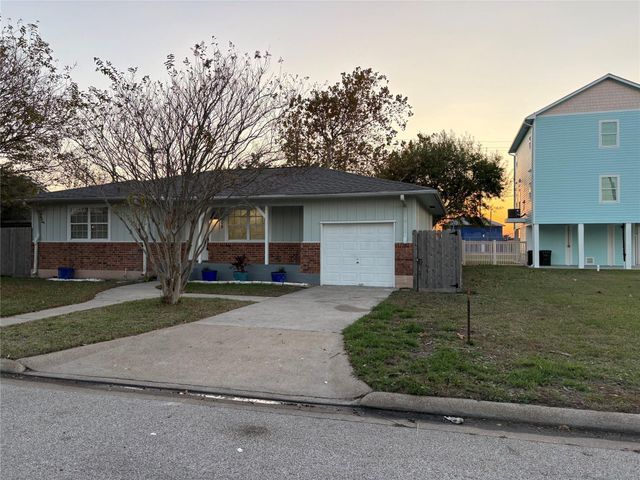 3205 Kleinmann Avenue, Galveston, TX 77551