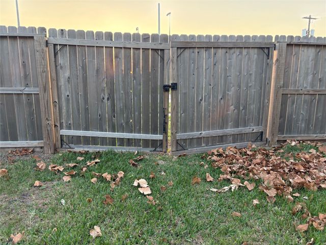 3205 Kleinmann Avenue, Galveston, TX 77551