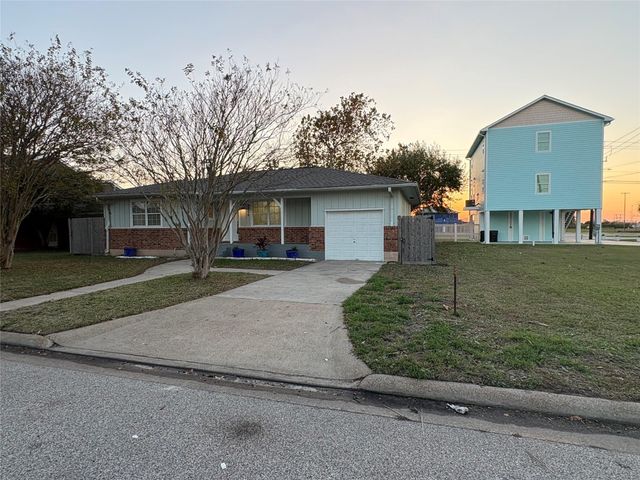 3205 Kleinmann Avenue, Galveston, TX 77551