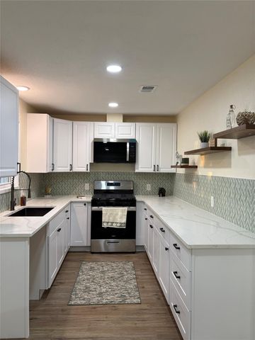 3205 Kleinmann Avenue, Galveston, TX 77551