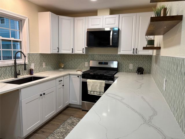 3205 Kleinmann Avenue, Galveston, TX 77551