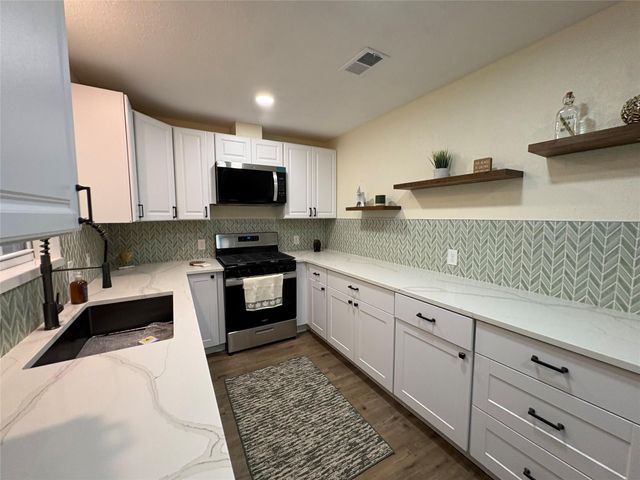 3205 Kleinmann Avenue, Galveston, TX 77551