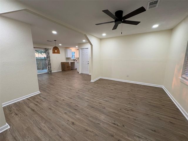 3205 Kleinmann Avenue, Galveston, TX 77551