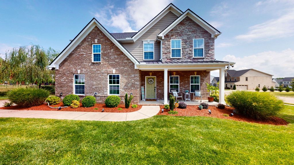 1607 Oak Dr, Murfreesboro, TN 37128