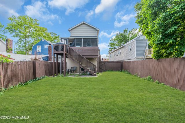 8 Lincoln Court, Keansburg, NJ 07734