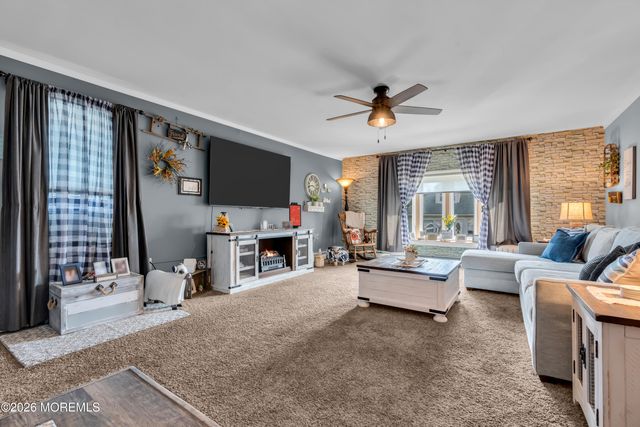 8 Lincoln Court, Keansburg, NJ 07734