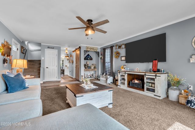 8 Lincoln Court, Keansburg, NJ 07734