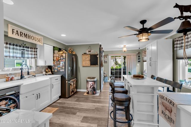8 Lincoln Court, Keansburg, NJ 07734