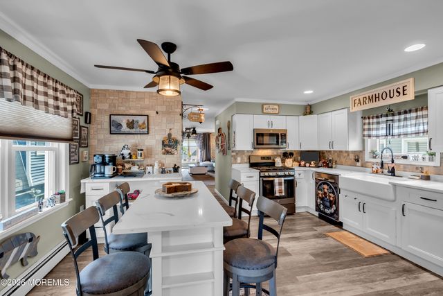8 Lincoln Court, Keansburg, NJ 07734
