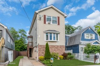 8 Lincoln Court, Keansburg, NJ 07734