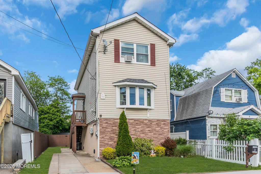 8 Lincoln Court, Keansburg, NJ 07734