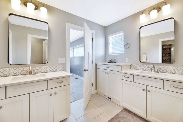 3903 N Estancia Ct, Wichita, KS 67205