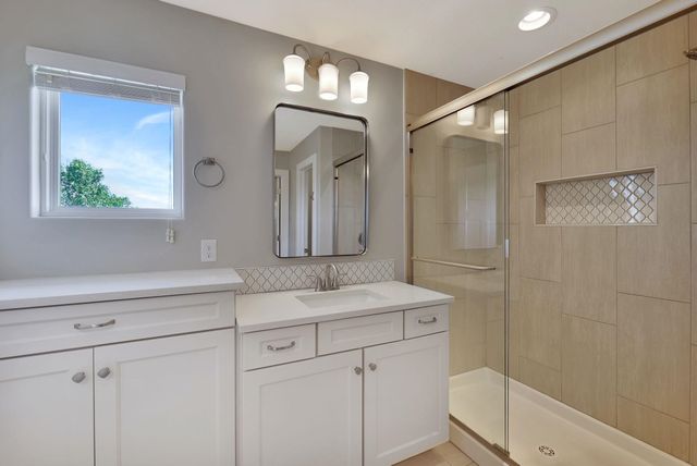 3903 N Estancia Ct, Wichita, KS 67205