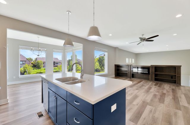 3903 N Estancia Ct, Wichita, KS 67205