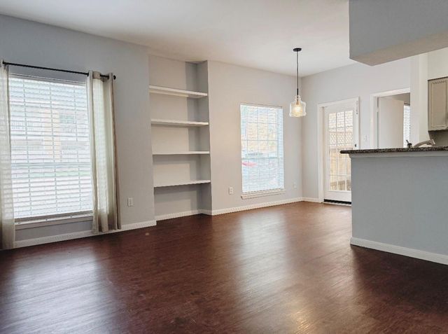 2626 Holly Hall Street 313, Houston, TX 77054