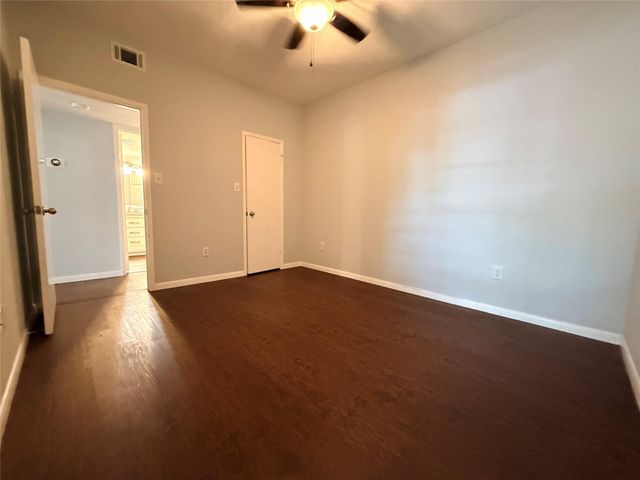 2626 Holly Hall Street 313, Houston, TX 77054