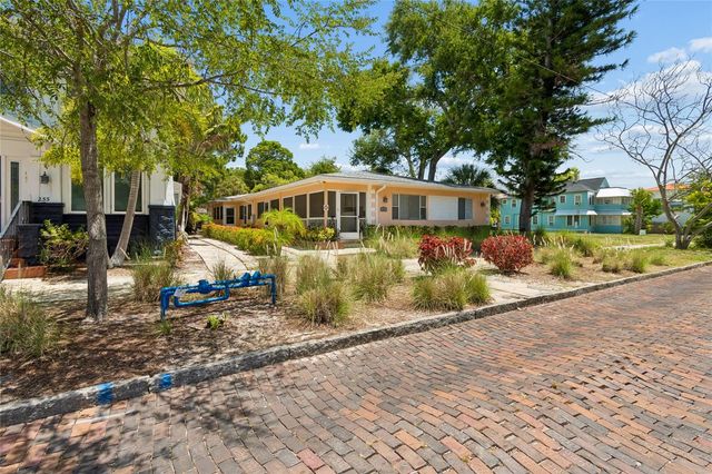 247 6TH AVENUE N, St Petersburg, FL 33701