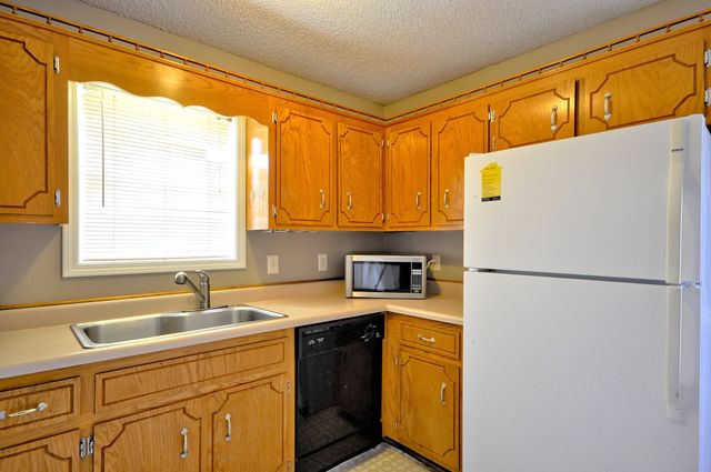 2690 ELKMONT DR, Clarksville, TN 37040