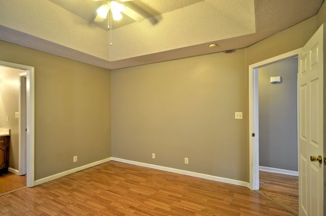 2690 ELKMONT DR, Clarksville, TN 37040