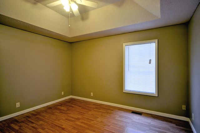 2690 ELKMONT DR, Clarksville, TN 37040