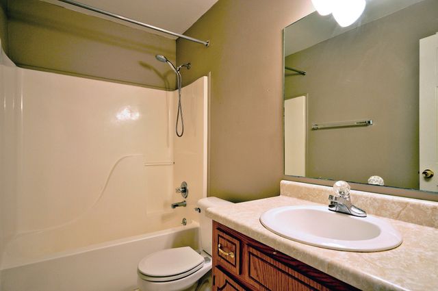 2690 ELKMONT DR, Clarksville, TN 37040