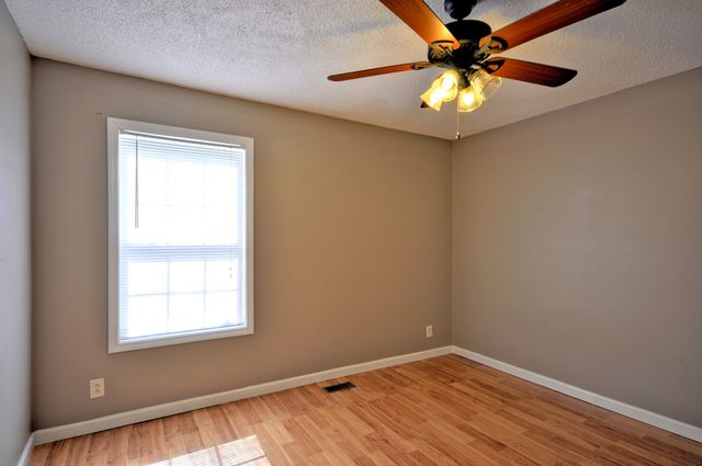 2690 ELKMONT DR, Clarksville, TN 37040
