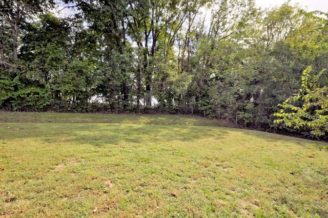 2690 ELKMONT DR, Clarksville, TN 37040