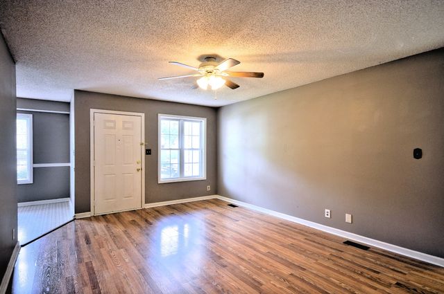 2690 ELKMONT DR, Clarksville, TN 37040