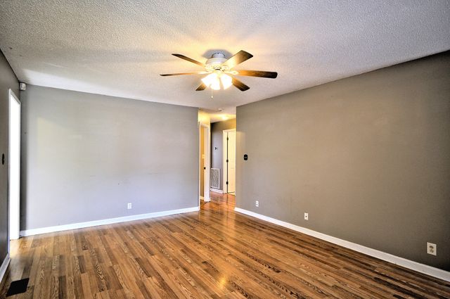2690 ELKMONT DR, Clarksville, TN 37040