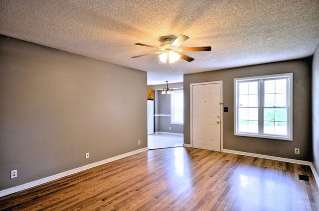 2690 ELKMONT DR, Clarksville, TN 37040