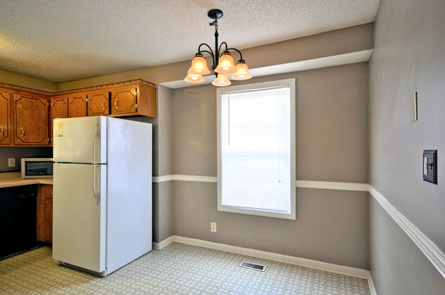 2690 ELKMONT DR, Clarksville, TN 37040