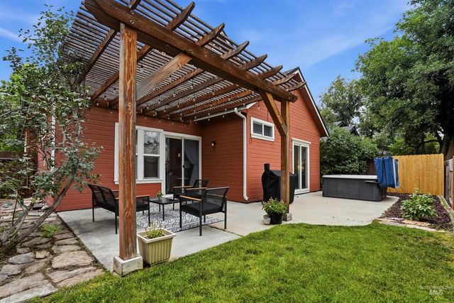 6423 W Battlement Dr, Boise, ID 83714