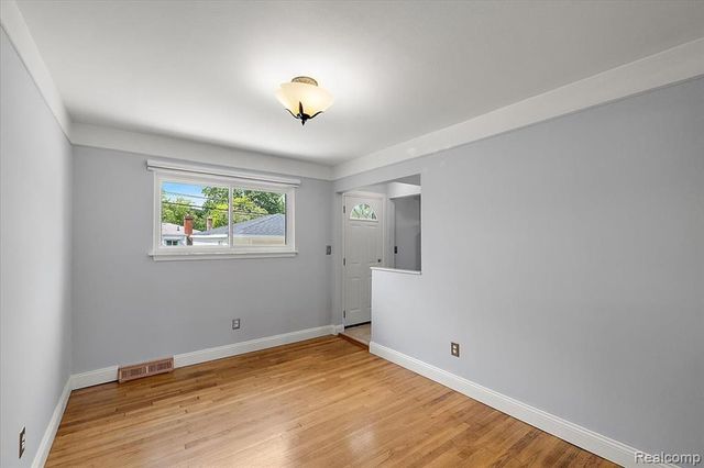 1271 Beaupre Avenue, Madison Heights, MI 48071