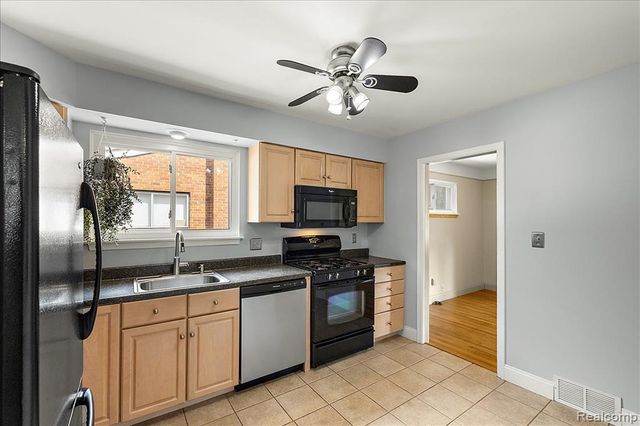 1271 Beaupre Avenue, Madison Heights, MI 48071