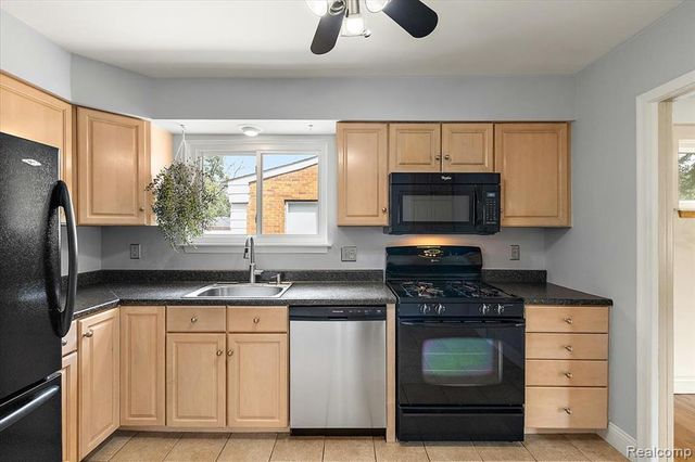1271 Beaupre Avenue, Madison Heights, MI 48071