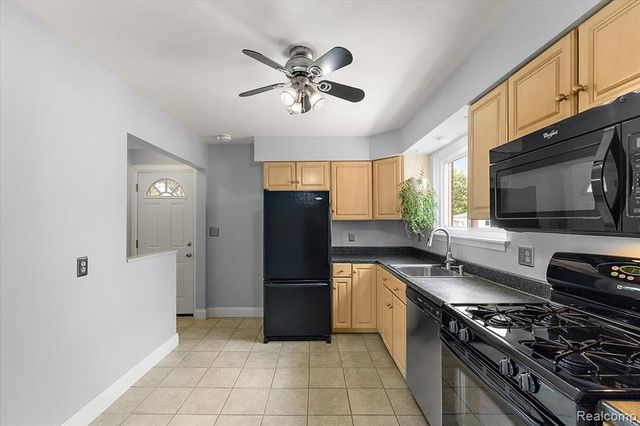 1271 Beaupre Avenue, Madison Heights, MI 48071