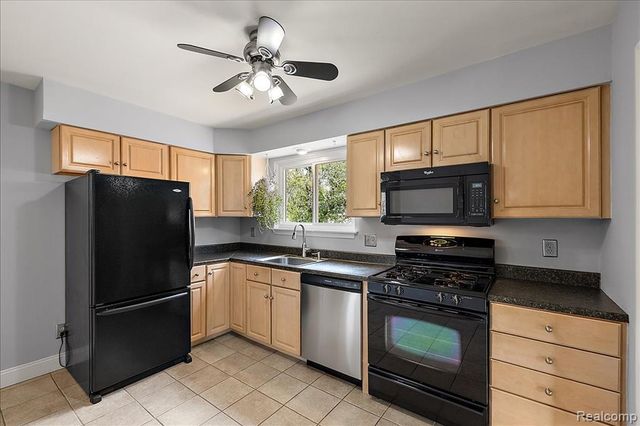 1271 Beaupre Avenue, Madison Heights, MI 48071