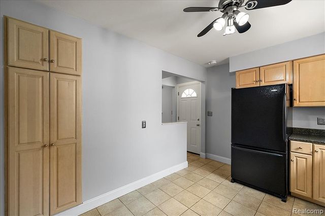 1271 Beaupre Avenue, Madison Heights, MI 48071