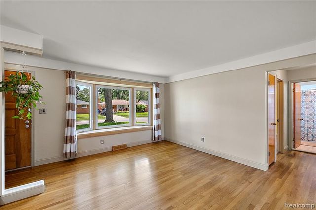 1271 Beaupre Avenue, Madison Heights, MI 48071