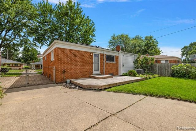 1271 Beaupre Avenue, Madison Heights, MI 48071