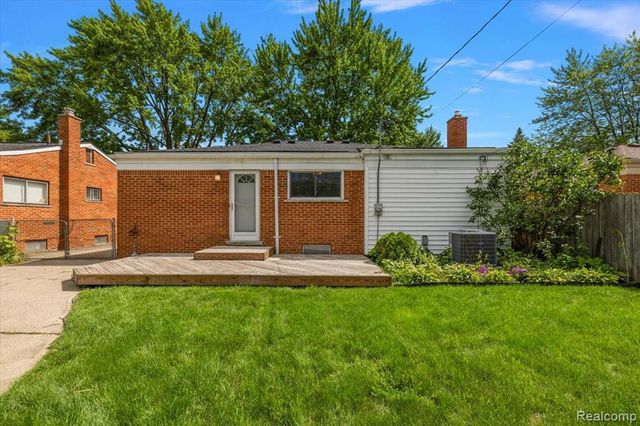 1271 Beaupre Avenue, Madison Heights, MI 48071