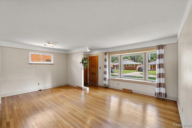 1271 Beaupre Avenue, Madison Heights, MI 48071