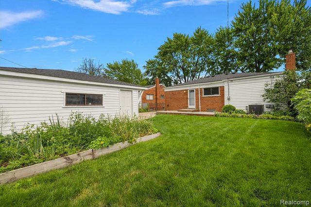 1271 Beaupre Avenue, Madison Heights, MI 48071