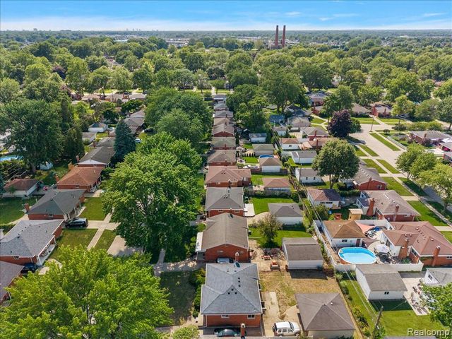 1271 Beaupre Avenue, Madison Heights, MI 48071