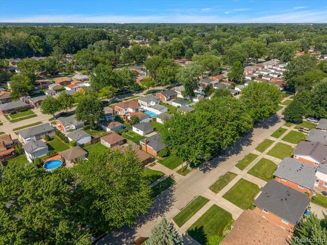1271 Beaupre Avenue, Madison Heights, MI 48071