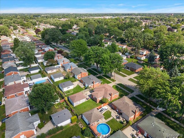 1271 Beaupre Avenue, Madison Heights, MI 48071