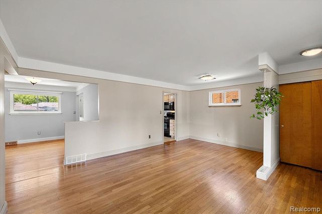 1271 Beaupre Avenue, Madison Heights, MI 48071